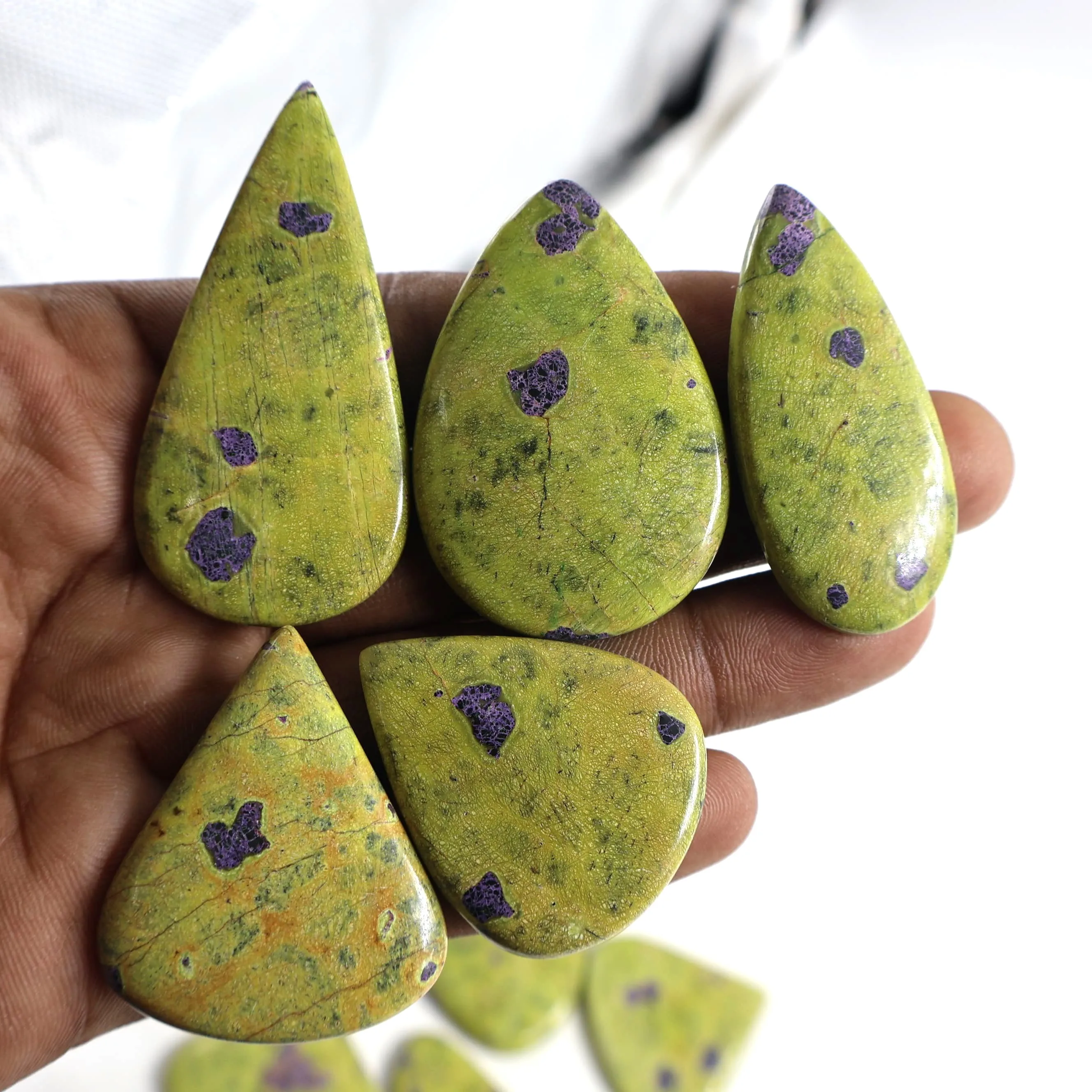 Atlantisite (serpentino con stichtite) — Categoria AA